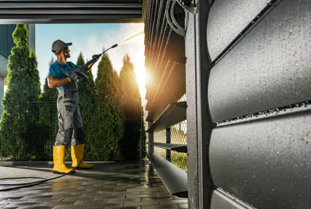 Best Pool Deck Cleaning  in Llender, CA